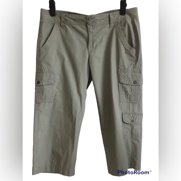 Tommy Hilfiger Pants - Tommy Hilfiger Khaki green cargo capris